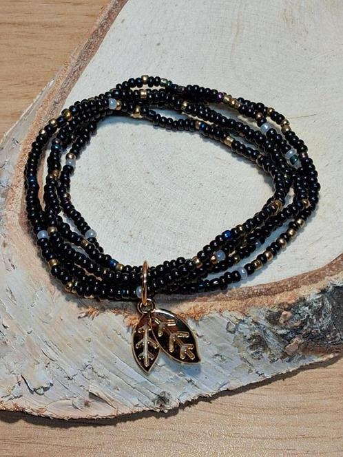 armbandjes zwart goud kraaltjes blaadjes, Sieraden, Tassen en Uiterlijk, Armbanden, Zwart, Met bedels of kralen, Ophalen of Verzenden
