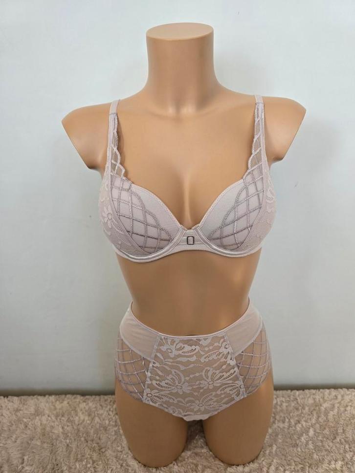 Nieuw marie jo aven bh
Heartshape 75c, ., Ophalen of Verzenden, BH, .