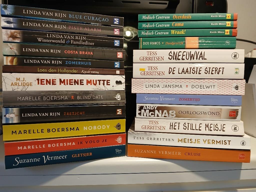 Pakket van 25 thrillers, Ophalen of Verzenden, Zo goed als nieuw, Overige