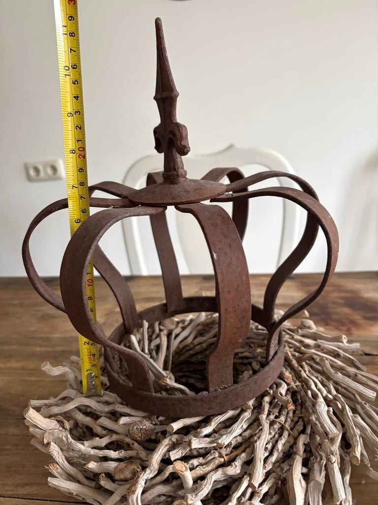 2 Roestige IJzeren Kronen - Decoratief brocante, Ophalen, Gebruikt
