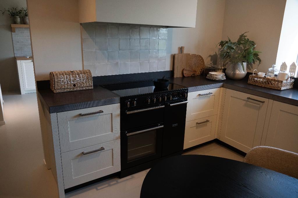 Landelijke showroomkeuken met fornuis, Ophalen, Nieuw, Graniet of Steen