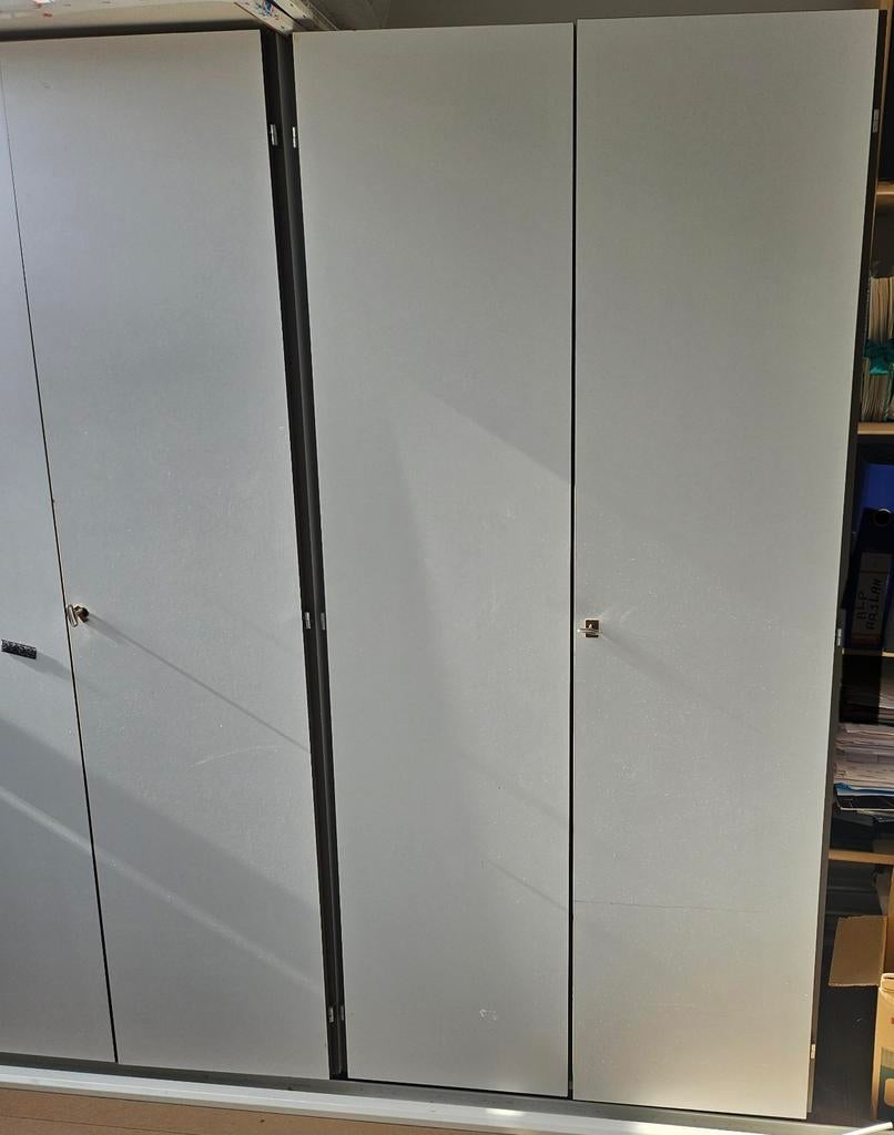 Gratis kasten, Huis en Inrichting, Kasten | Roldeurkasten en Archiefkasten, Ophalen, Gebruikt, Meerdere deuren, 50 tot 100 cm