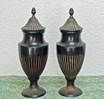 2 grote metalen gepatineerde (brons/koper) VAZEN, Overige materialen, Gebruikt, Overige kleuren, Ophalen of Verzenden