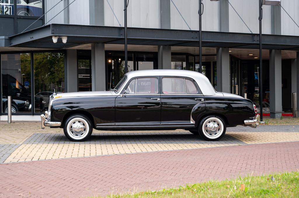 Mercedes-Benz 200-serie 220A Ponton (bj 1955), Lederen bekleding, 86 pk, Zwart, Handgeschakeld