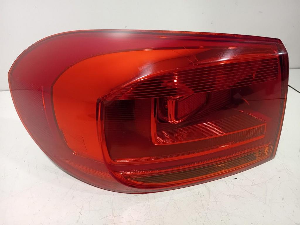 Achterlicht links buiten Volkswagen Tiguan, Auto-onderdelen, Verlichting, Volkswagen, Gebruikt, Herkomst onderdeel bekend, 12 maanden garantie