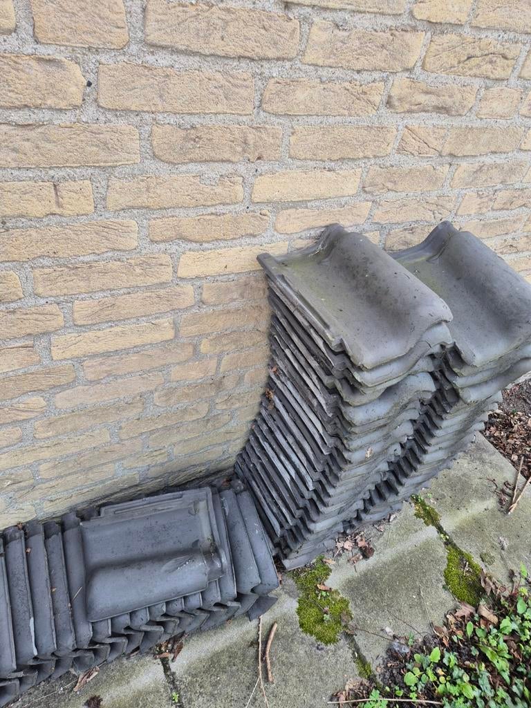 66 Gebruikte dakpannen 20x27 cm - Grijs/Zwart, Ophalen