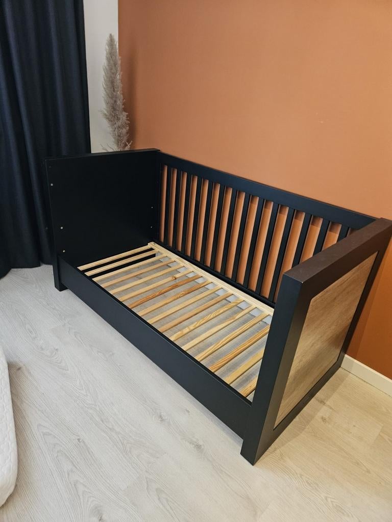 Kidsmill Long Island Babybed + Kast 2 deurs, Kinderen en Baby's, Babywiegjes en Ledikanten, Ophalen, Zo goed als nieuw, Ledikant