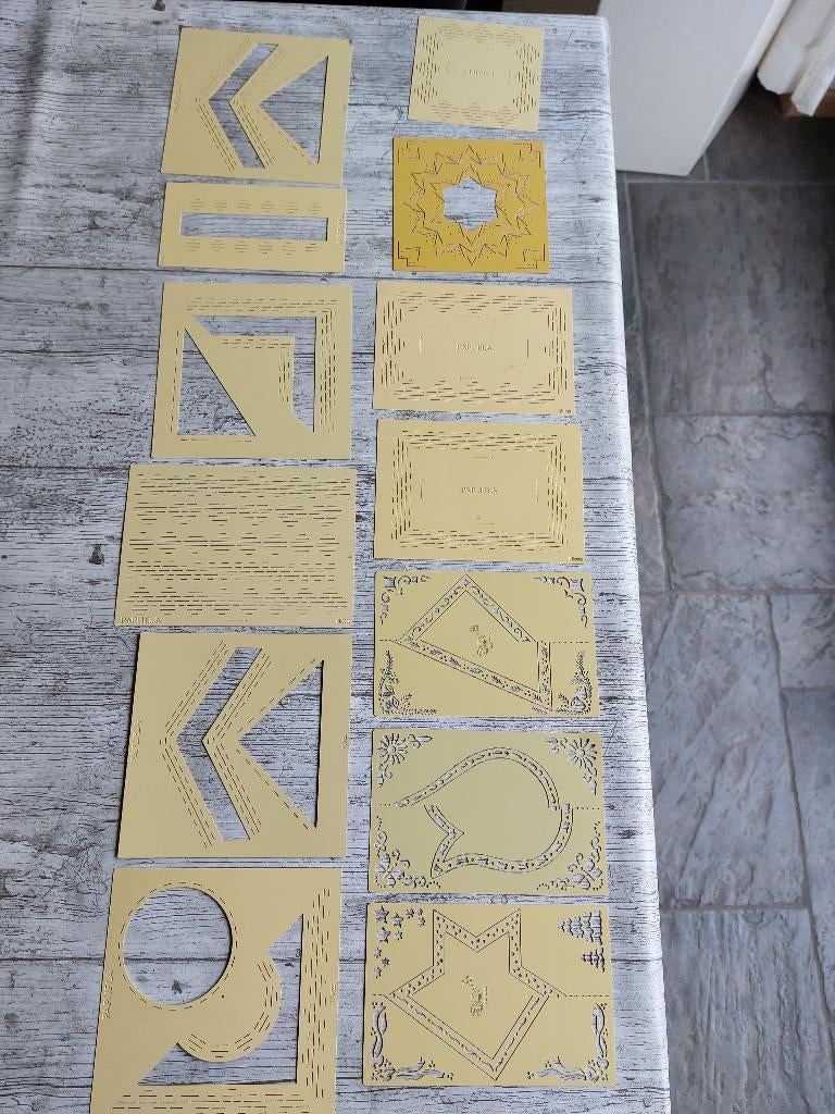 13 gele mallen voor embossing zelf kaarten maken, Ophalen, Overige thema's, Pons of Mal