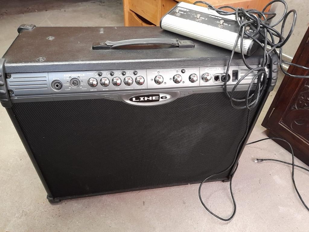 Line 6 Gitaarversterker, Muziek en Instrumenten, Versterkers | Bas en Gitaar, Ophalen, Gebruikt, Minder dan 50 watt