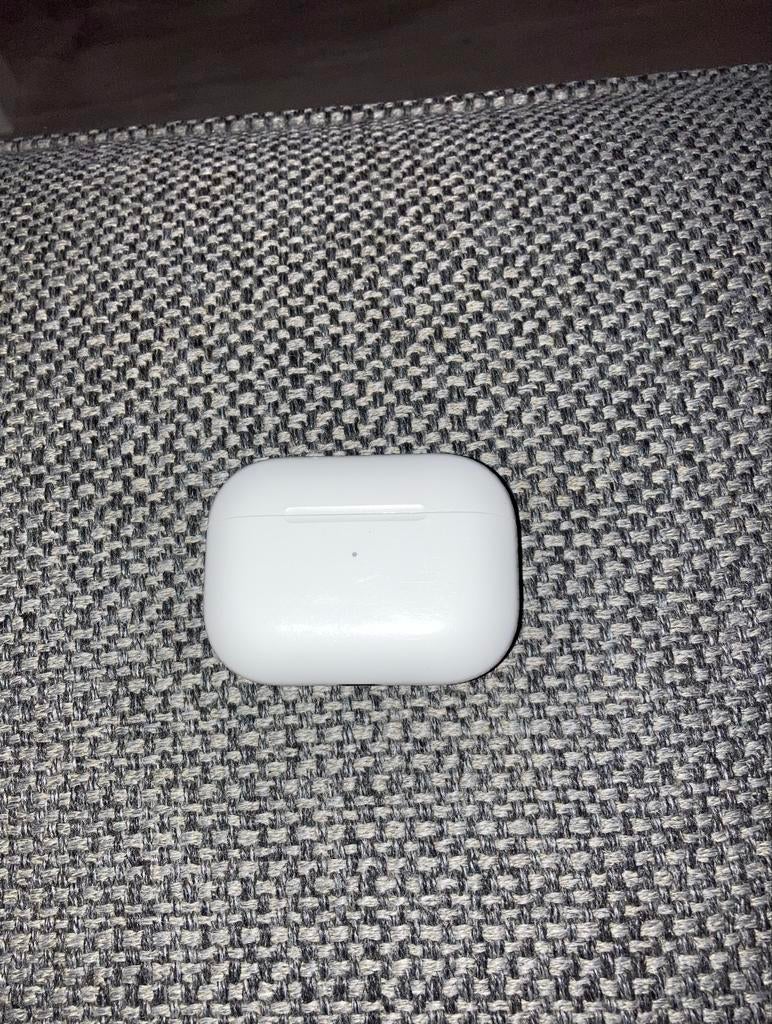 AirPods Pro case 3 (Zonder Oortjes), Overige merken, Ophalen of Verzenden, Zo goed als nieuw, Over oor (circumaural)