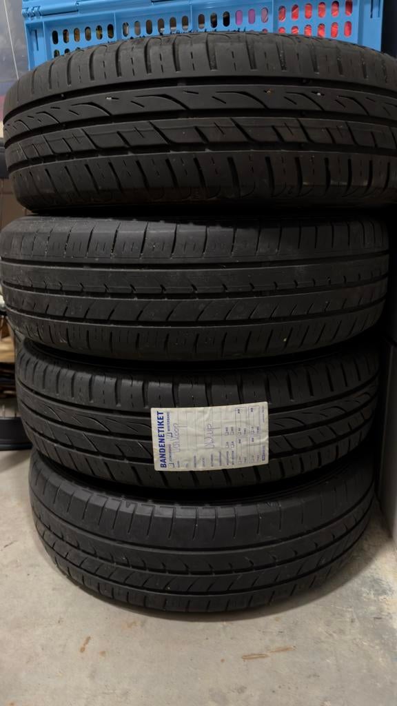 VW Up! Winterbanden met wieldoppen, Auto-onderdelen, Banden en Velgen, Ophalen, 14 inch, Gebruikt, 175 mm