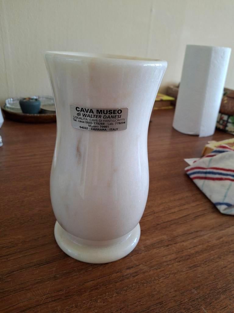 Crèmekleurige massief marmeren vaas van Cava Museo Carrara, Ophalen of Verzenden