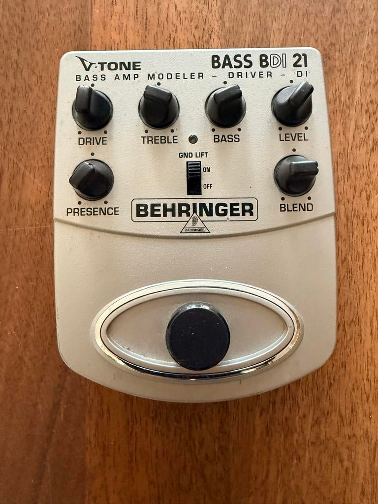 Behringer Bass BDI 21 V-Tone Bass Amp Modeler/DI, Ophalen of Verzenden, Gebruikt, Overige typen