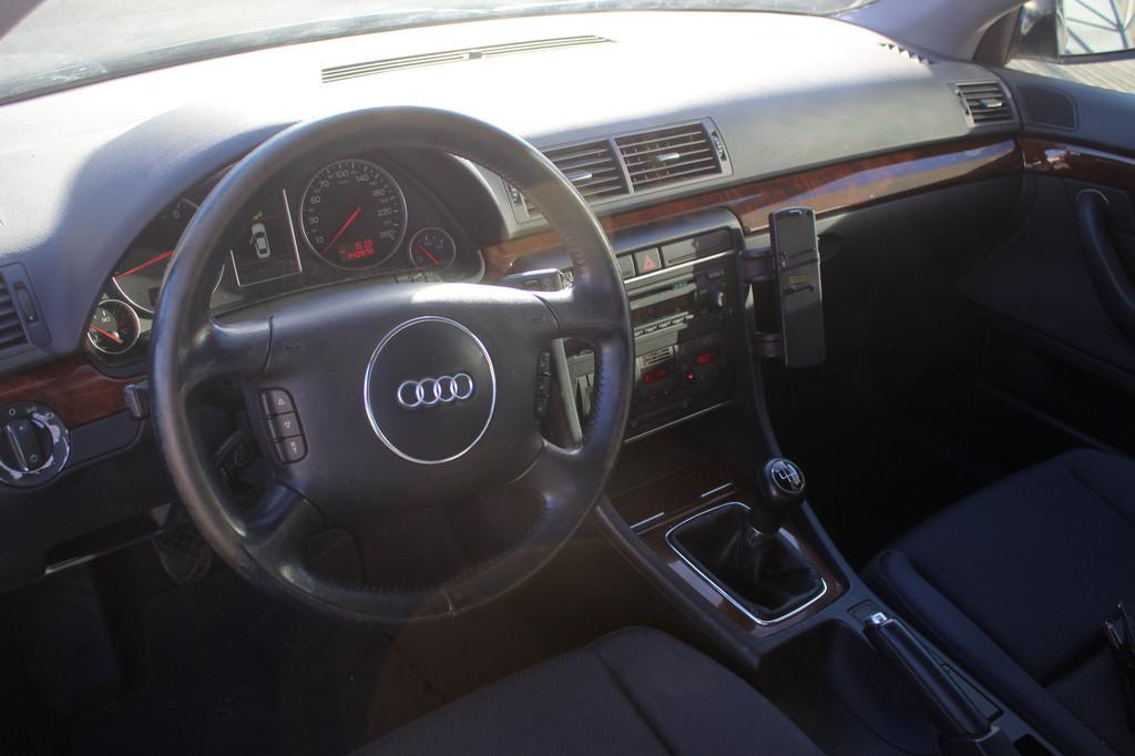 Audi A4 Avant 2.4 Pro Line MEENEEMPRIJS/HANDELSPRIJS/EXPORTP, Auto's, Voorwielaandrijving, Stof, Gebruikt, Zwart