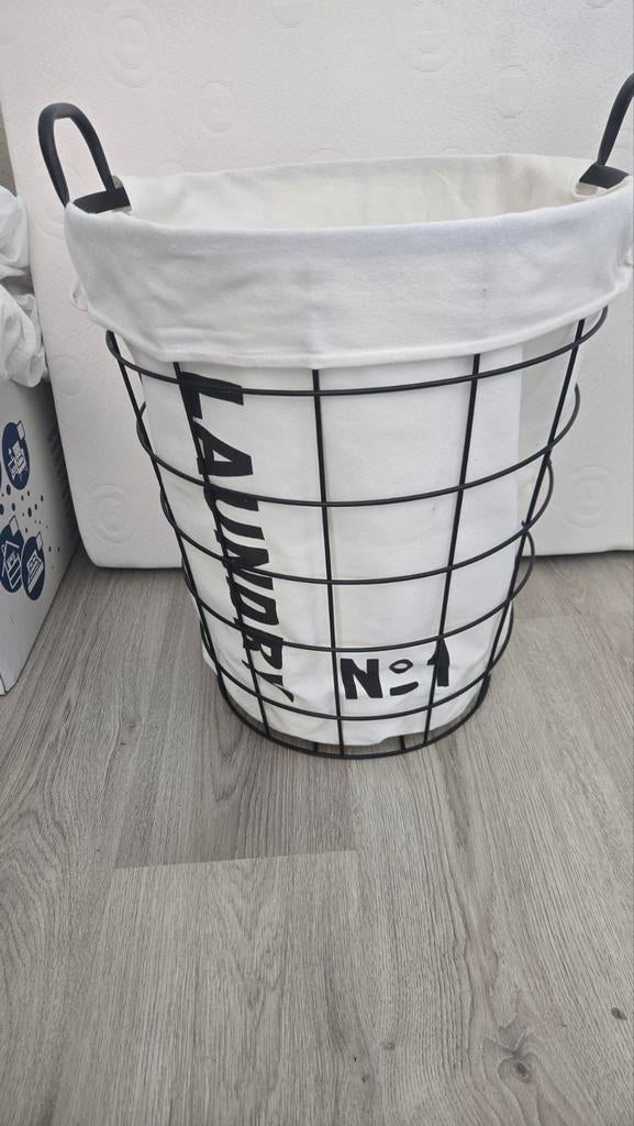 Metalen wasmand met stoffen binnenzak, Ophalen, Zo goed als nieuw