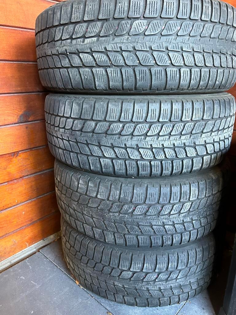 Gratis ophalen 4 briggestone winterbanden 215/60 R17  96 H, Ophalen, Zo goed als nieuw