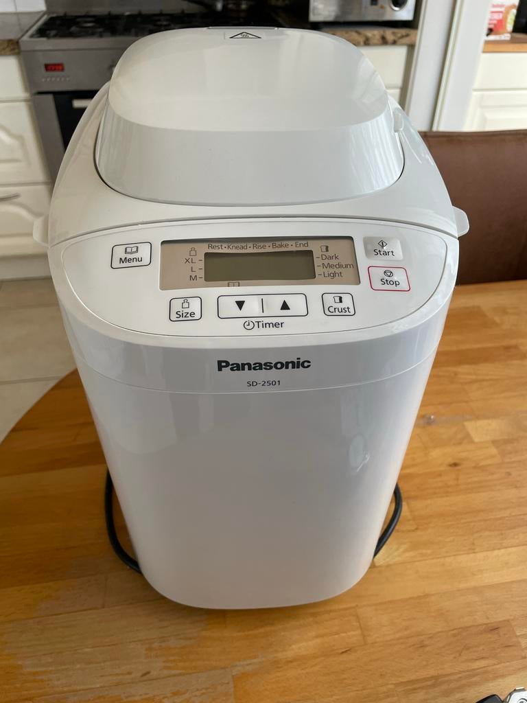 Broodbakmachine Panasonic SD-2501 nieuwstaat, Witgoed en Apparatuur, Broodbakmachines, Zo goed als nieuw, Met timer, Meer dan 10 programma's