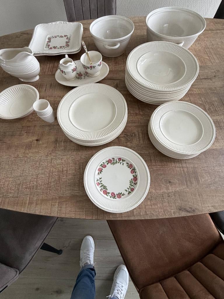 Wedgewood Edmé Plain, Huis en Inrichting, Keuken | Servies, Gebruikt, Compleet servies, Wedgwood, Aardewerk, Ophalen