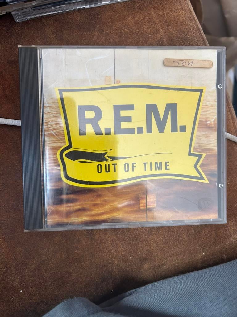 R.E.M. - out of time, Ophalen of Verzenden, Zo goed als nieuw, Poprock