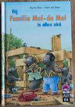 Bij familie Mol - de Mol is alles oke - AVI E4 - dyslexie, Ophalen of Verzenden, Zo goed als nieuw, Burny Bos, Fictie algemeen