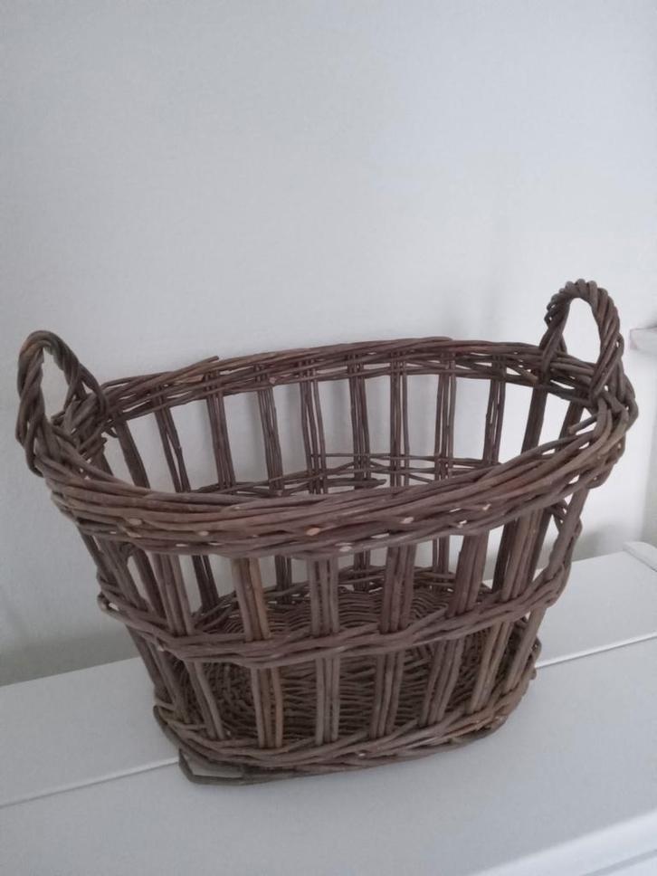 Rieten mand te koop, Huis en Inrichting, Woonaccessoires | Schalen en Manden, Gebruikt, Mand, Ovaal, Riet, Ophalen of Verzenden