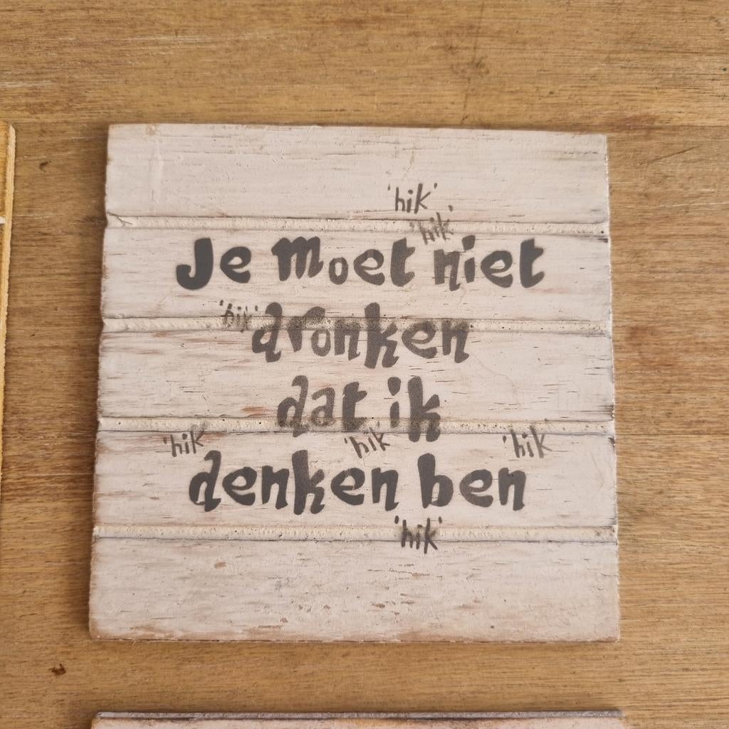 Set van 4 houten onderzetters met diverse spreuken, Ophalen of Verzenden, Nieuw, Glas of Kopje