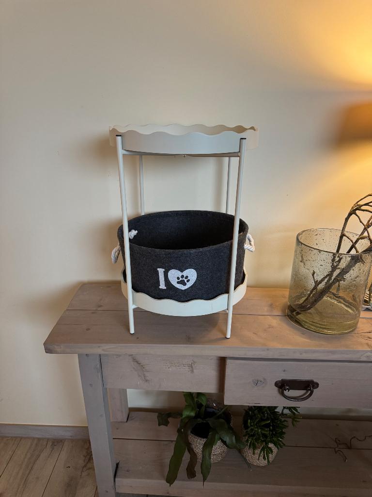 Dierenmandje in bijzettafeltje met losse dienbladen, Ophalen of Verzenden, Zo goed als nieuw, Vilt