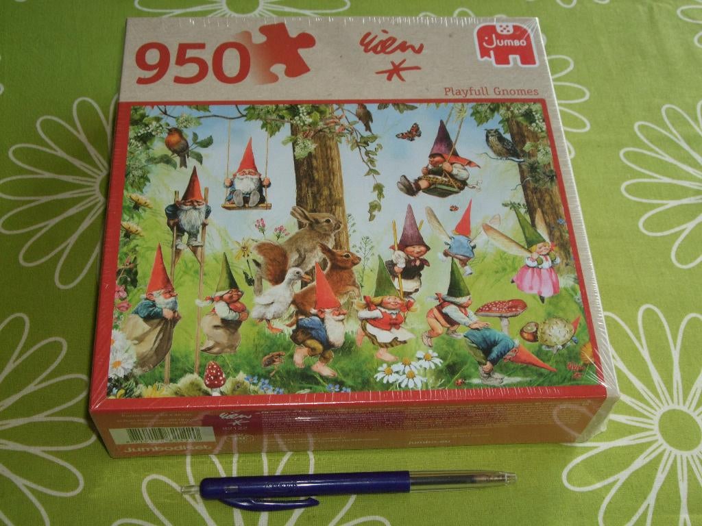 Nieuw in seal: Playfull Gnomes - Rien Poortvliet - 950 st, Ophalen of Verzenden, 500 t/m 1500 stukjes, Nieuw, Legpuzzel