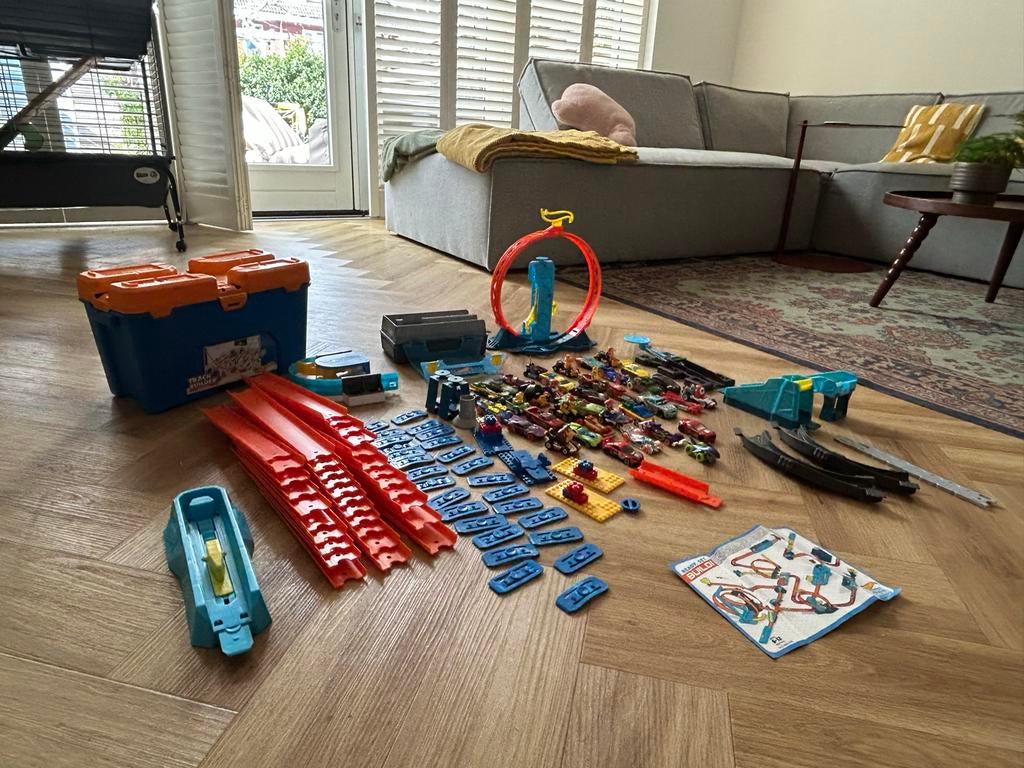 Hot Wheels racebaan + looping + doos, Kinderen en Baby's, Speelgoed | Racebanen, Ophalen of Verzenden, Hot Wheels, Racebaan, Gebruikt