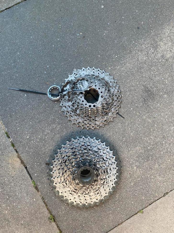 2x 10 speed cassette: 11-36 en 11-40 (met lichte roest), Fietsen en Brommers, Fietsen | Racefietsen, Gebruikt, Overige merken