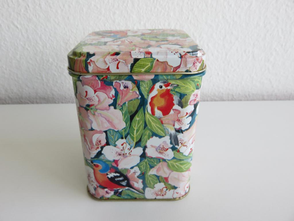 Vierkant blik met vogels en bloesems bloemen, Verzamelen, Blikken, Ophalen of Verzenden, Zo goed als nieuw, Thee
