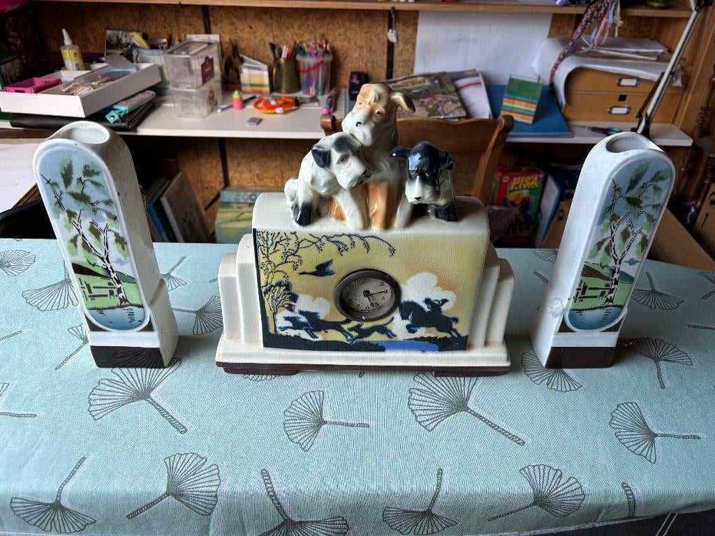 Antieke Bihl Czechoslovakia keramiek klok met honden, Ophalen of Verzenden