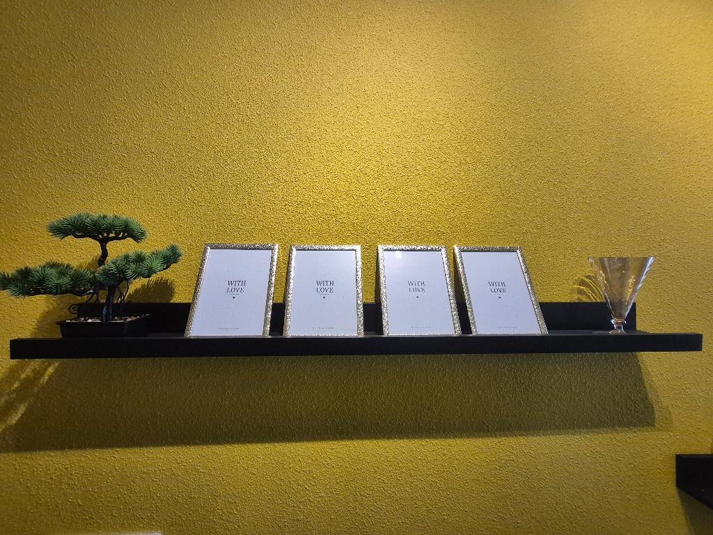 2x Plank Zwart Mosslanda Ikea voor foto's, Ophalen, Zo goed als nieuw