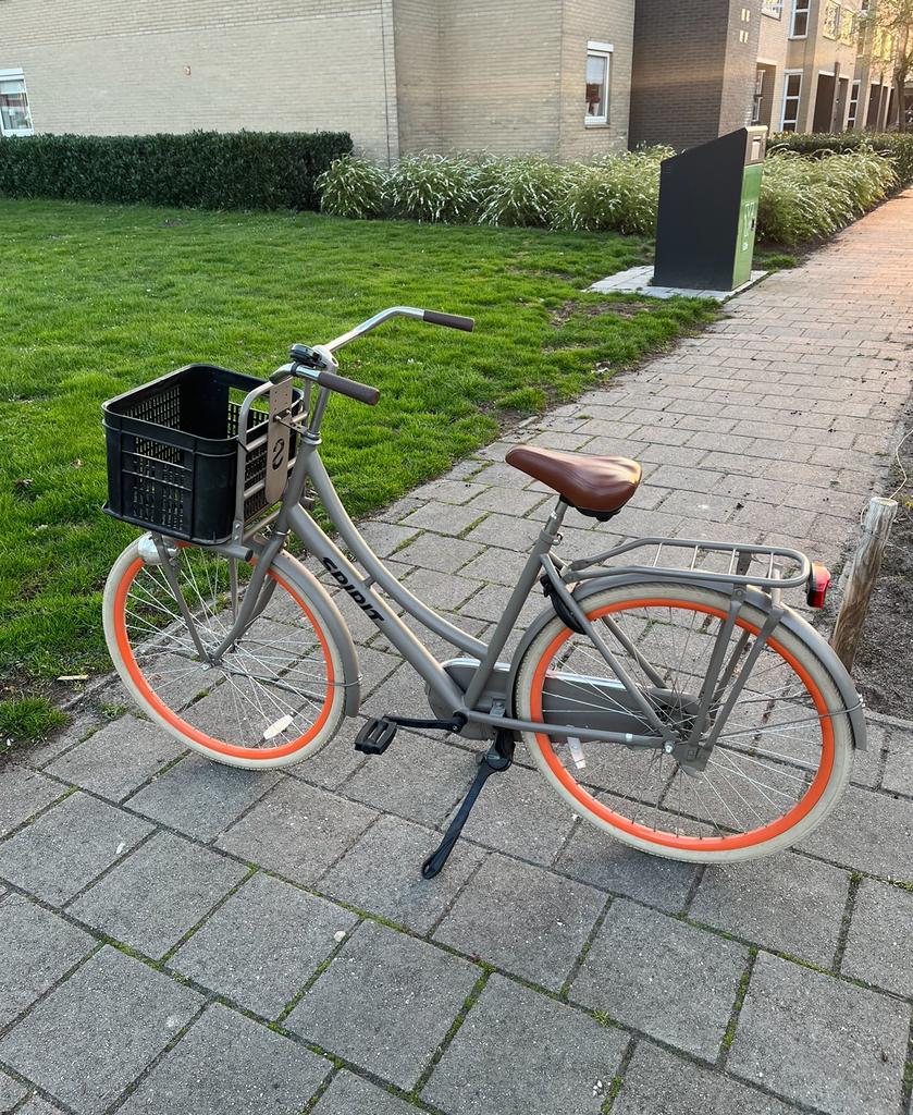 Ik heb mijn sleutels in de fiets laten liggen in Enschede., Fietsen en Brommers, Fietsen | Dames | Omafietsen, Ophalen of Verzenden