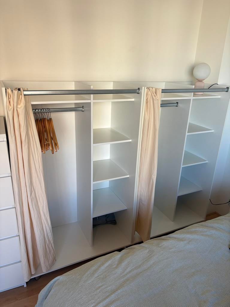 Kledingkast 2x met gordijnen - Te koop/ophalen voor 1 mei, Ophalen, Zo goed als nieuw, 150 tot 200 cm, 50 tot 75 cm