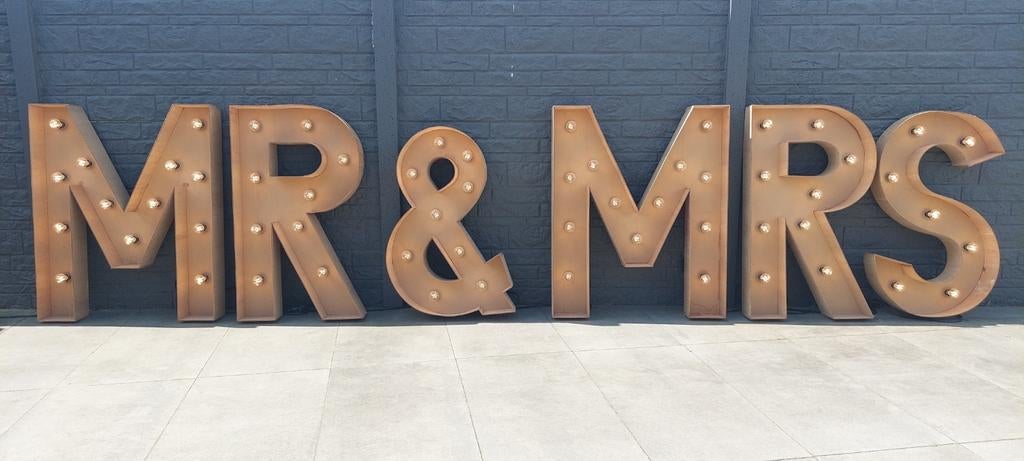 Mooie lichtletters bruiloft MR & MRS, Hobby en Vrije tijd, Feestartikelen | Verhuur, Ophalen, Zo goed als nieuw, Geboorte of Huwelijk