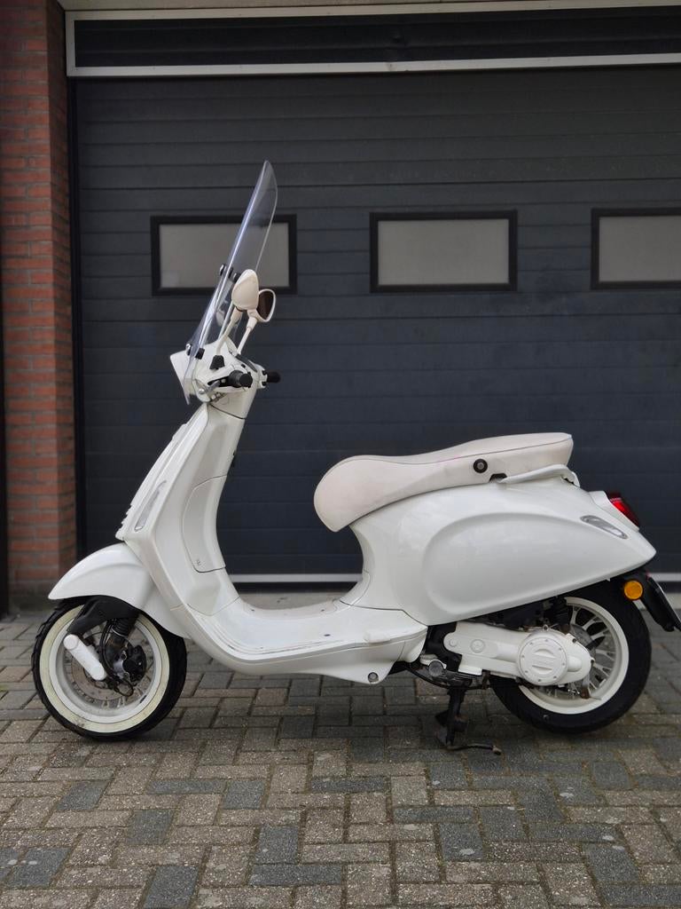 Vespa Sprint E5 2023 Justin Bieber uitvoering zonder sticker, Ophalen of Verzenden, Zo goed als nieuw