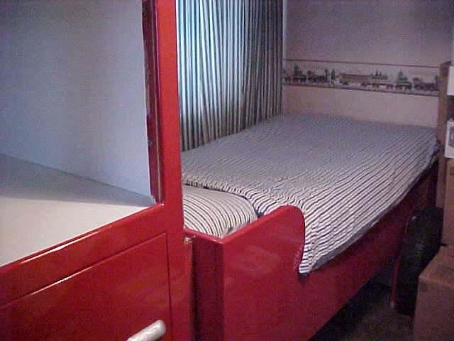 Autobed  Ferrari-rood, Kinderen en Baby's, Kinderkamer | Bedden, Ophalen, Zo goed als nieuw, 180 cm of meer, 85 tot 100 cm