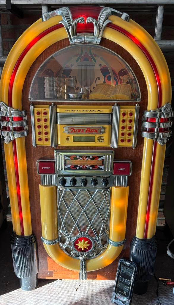 Jukebox 6 cd speler met radio, cassete en afstandsbediening, Verzamelen, Automaten | Jukeboxen, Ophalen, Zo goed als nieuw, 1970 tot heden