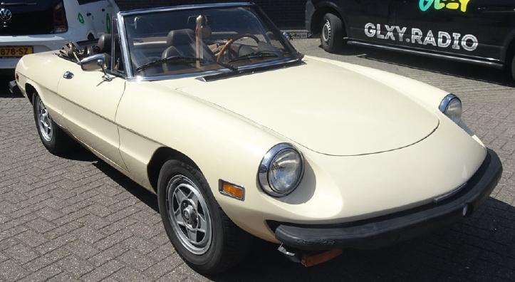 Alfa Romeo Spider 2.0 1982 Beige, Auto's, Alfa Romeo, Achterwielaandrijving, 4 cilinders, Cabriolet, 400 kg