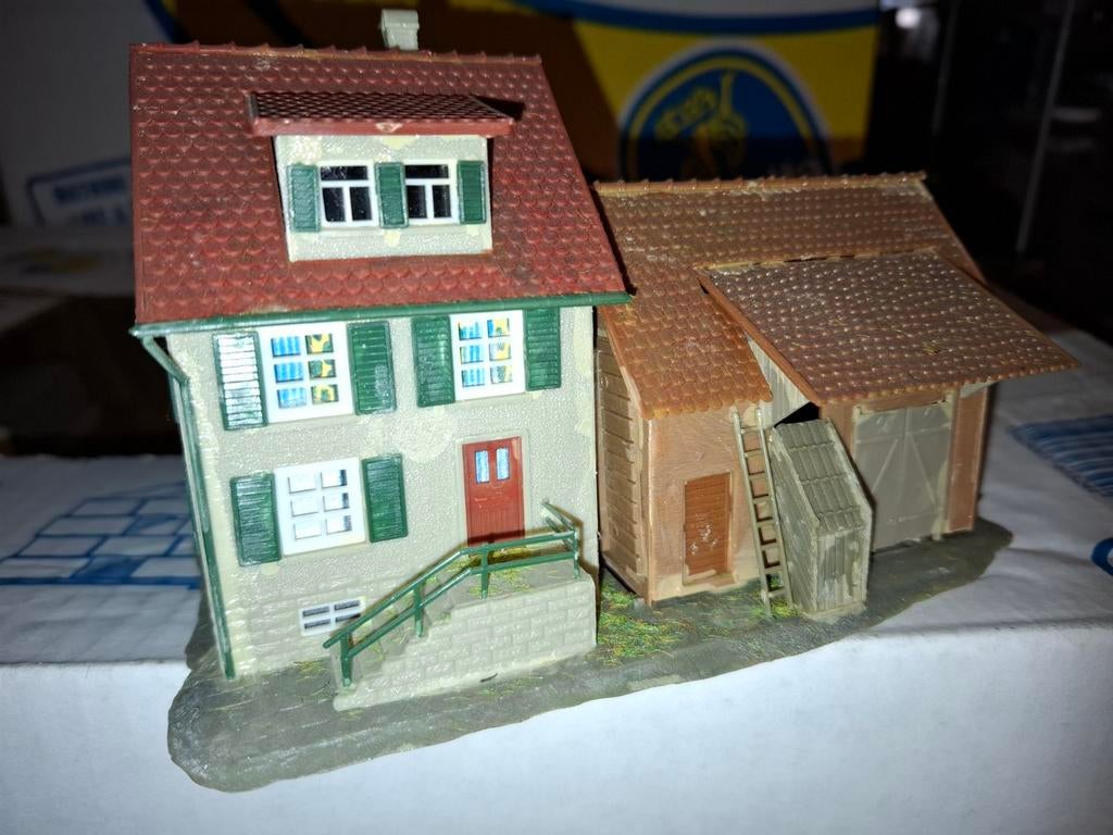 Vierkant huis met schuur ho, Hobby en Vrije tijd, Modeltreinen | H0, Gebruikt, Brug, Tunnel of Gebouw, Ophalen of Verzenden, Fleischmann