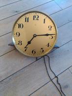 Antiek uurwerk met gong uit een staande klok, Ophalen