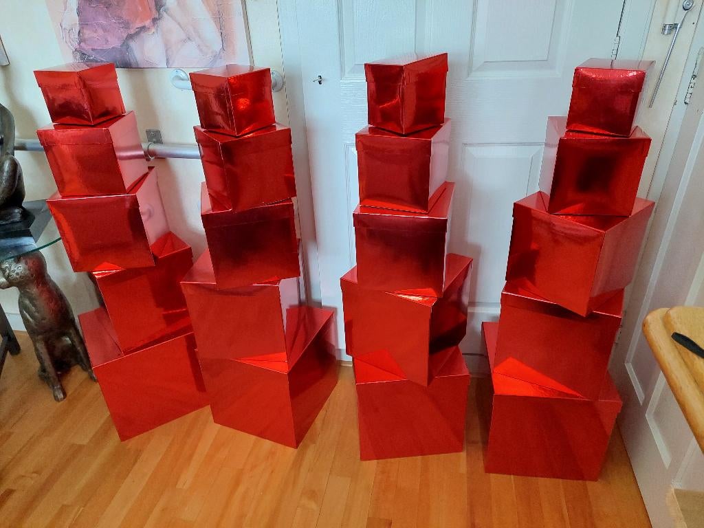 4 sets rood glimmende kubus dozen / 4 sets van 5 dozen, Ophalen, Zo goed als nieuw