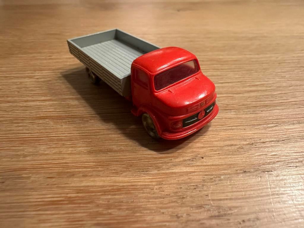 Lego jaren ‘60 vrachtwagen rood, Hobby en Vrije tijd, Modelauto's | 1:87, Ophalen of Verzenden, Zo goed als nieuw, Bus of Vrachtwagen