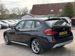 BMW X1 sDrive18i Executive Automaat / Leder / Pano / Stoelve, Auto's, Euro 5, Beige, 4 cilinders, Zwart