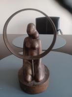 Bronzen beeldje van vrouw met ring, Ophalen of Verzenden