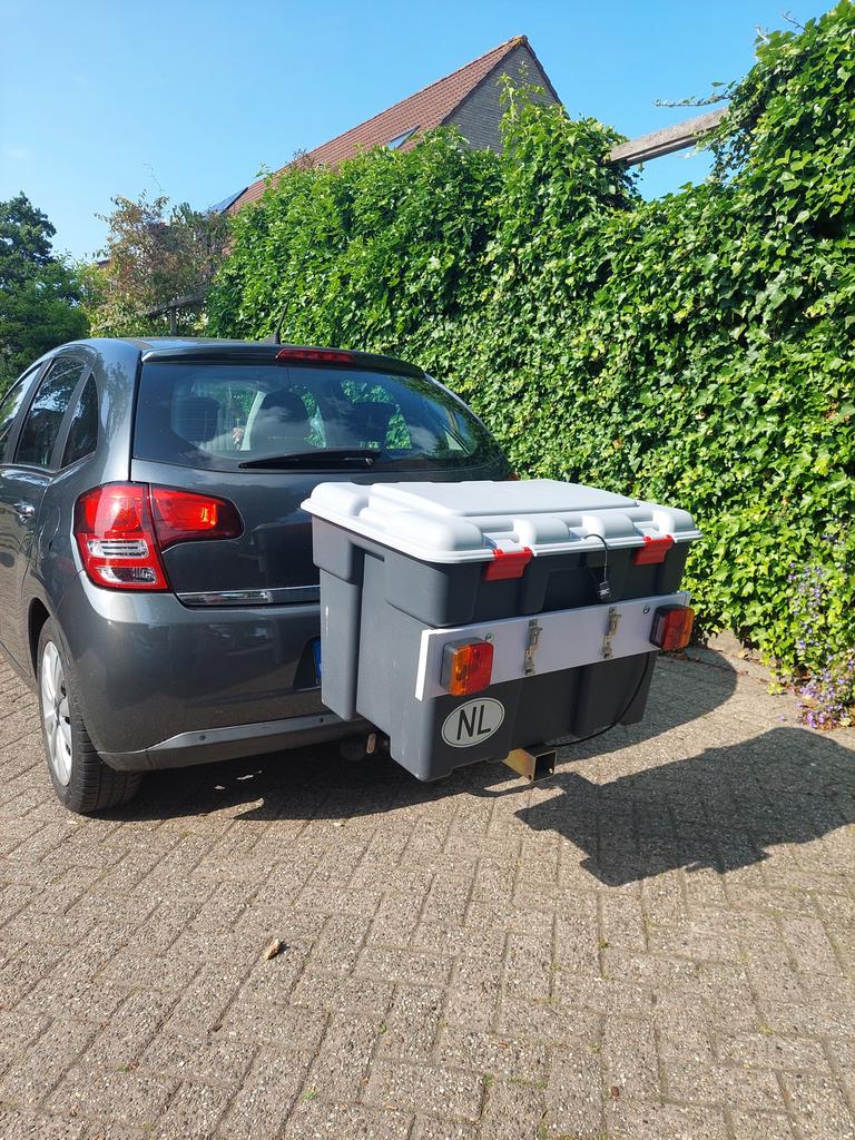 Te huur: bagagebox / trekhaak koffer, Ophalen, Zo goed als nieuw