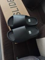 Nieuwe Yeezy Slide - Maat 41, Kleding | Dames, Schoenen, Ophalen of Verzenden, Nieuw, Zwart, Slippers