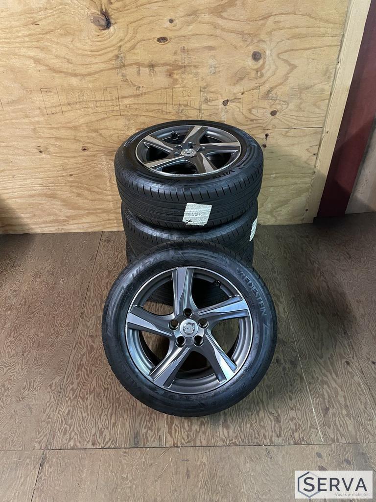 Volvo V40 “Ixion” wielen met Vredestein Ultrac zomerbanden, Ophalen, Gebruikt, -, Banden en Velgen