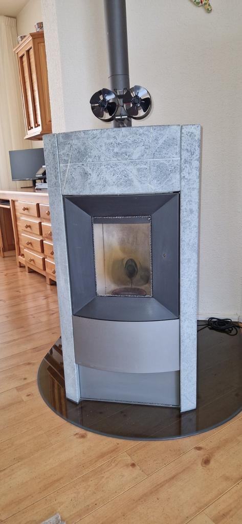 Rika Rio  pelletkachel 8kW - Zuinig en recent onderhouden, Ophalen, Overige brandstoffen, Pelletkachel